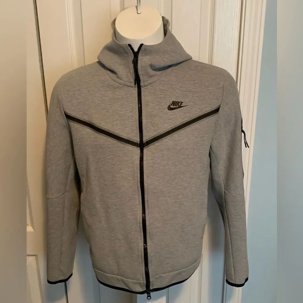 Nike Techfleece Men's Gray Hooded Jacket